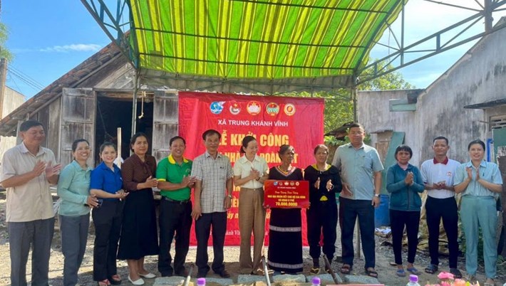 Images of functional agencies starting construction of Great Solidarity Houses for poor households on September 8. Photo: Trung Khanh Vinh Front