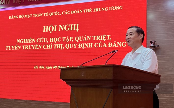 Comrade Nguyen Thai Hoc - Deputy Secretary of the Party Committee of the Fatherland Front, central mass organizations deploy the key contents of Directive No. 11-CT/TW, dated July 20, 2026 of the Politburo on strengthening the Party's leadership and promoting the role of mass organizations in the new development stage. Photo: Tra My