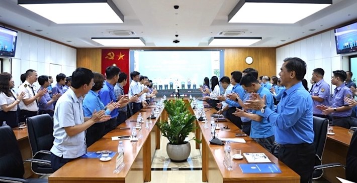 Officials and union members of the Vietnam Railway Trade Union participate in responding to the emulation movement "Good labor, high productivity, good income" for the period 2026 - 2031 launched by the Vietnam General Confederation of Labour. Photo taken on June 7: Vietnam Railway Trade Union