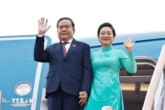 Ủy viên Bộ Chính trị, Chủ tịch Quốc hội Trần Thanh Mẫn và Phu nhân Nguyễn Thị Thanh Nga đến thủ đô Ulaanbaatar, bắt đầu thăm chính thức Mông Cổ. Ảnh: Doãn Tấn/TTXVN