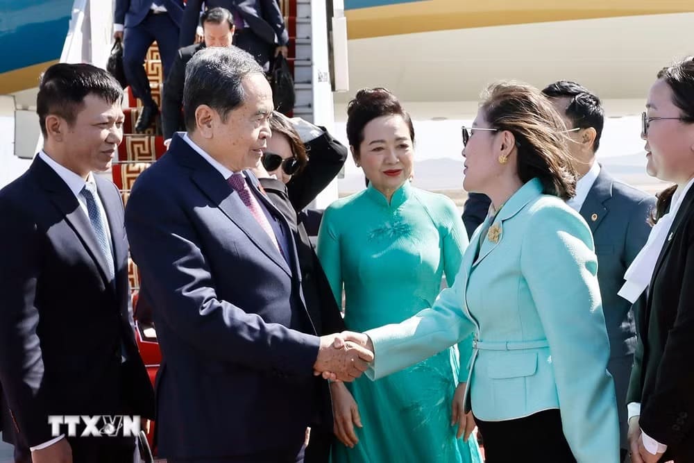Chủ tịch Quốc hội Trần Thanh Mẫn và Phu nhân bắt đầu thăm chính thức Mông Cổ