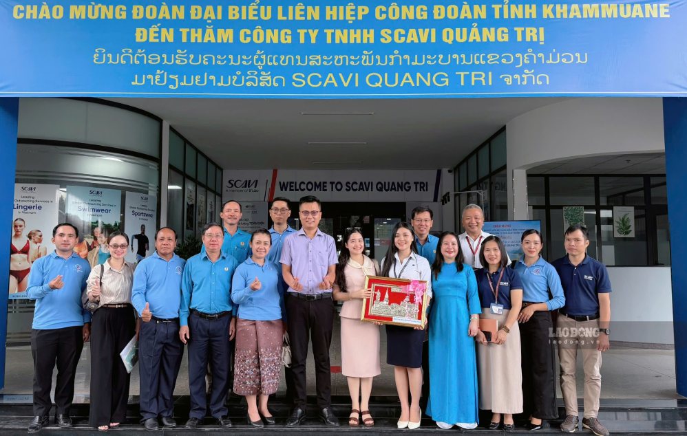 Quang Tri Trade Union and Kham Muoi Trade Union exchange experiences in caring for workers