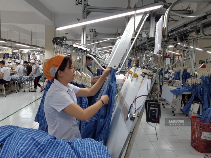 Garment industry struggles to find workers despite income of over 13 million VND/month